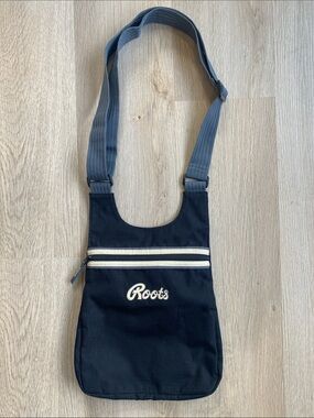 Roots Black Nylon Crossbody Bag Adjustable Strap Y2K Casual Travel Mini Purse